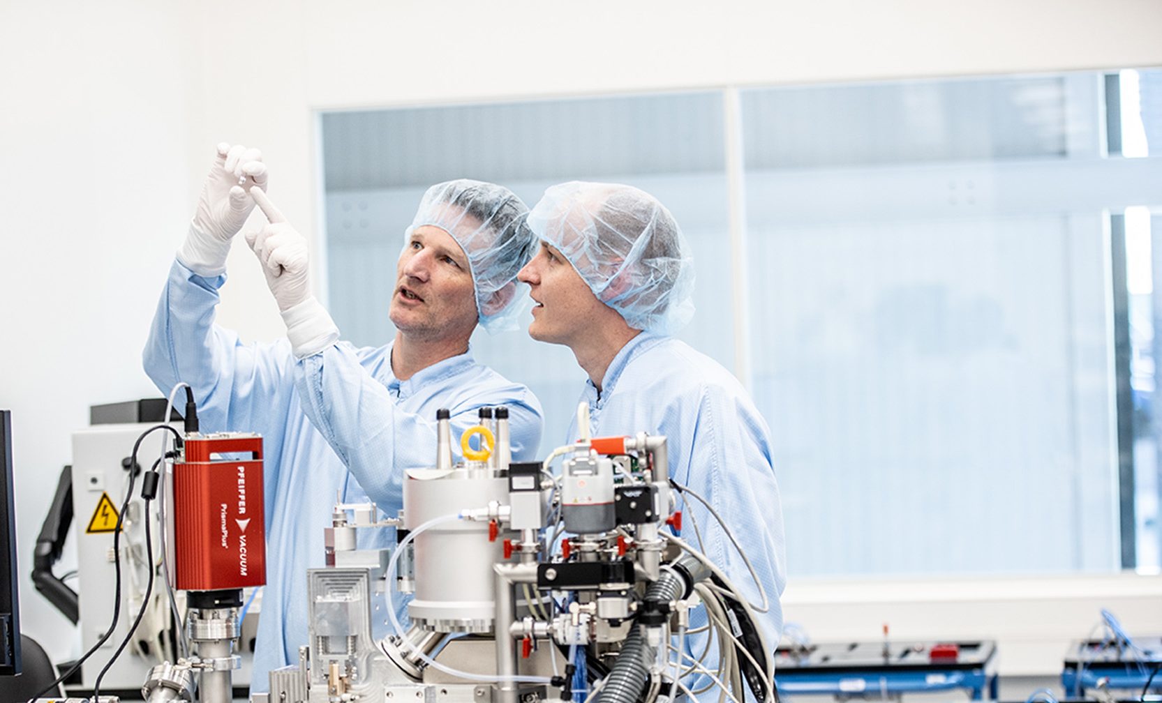Analytical cleanroom assembly focus