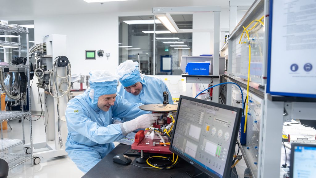 Cleanroom assembly of an ultra-precise mechatronic module
